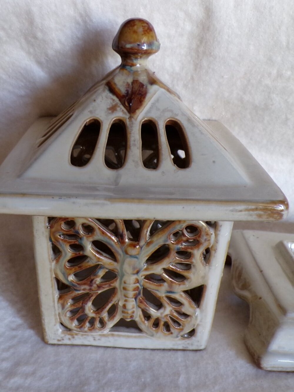 Ceramic Pagoda Style Candle Holder Butterflies - Picture 4 of 9